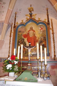 Altar in Untereschenbach mit auferstandenem Christus Altar in Untereschenbach mit auferstandenem Christus